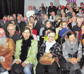 Volles Haus im Stiftstheater Beromünster: Die Buchvernissage von Ludwig Suters neustem Werk geriet zu einem gesellschaftlichen Ereignis. (Bilder: msu.)