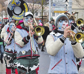 Die Schnägge Schränzer gaben am Reinacher Fasnachtsumzug den Ton an.