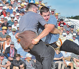 Der Freiämter «Neueidgenosse» Andreas Döbeli (rechts, hier gegen den Berner Patrick Schenk) kommt erst 2022 zu seinem Heimauftritt am Aargauer «Kantonalen». (Bild: wr)