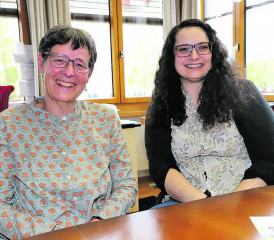 Spannendes Gespräch im reformierten Kirchgemeindehaus Reinach: Pfarrerin Maja Petrus und Kinoklub-Leiterin Nadia Wagner werden am kommenden Sonntag das Resultat ihrer Zusammenarbeit präsentieren. (Bild: Remo Conoci)