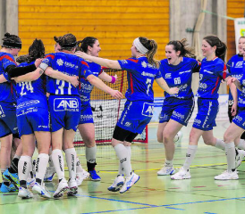 Jubelten über ihren Sieg: Die Damen vom UHC Lok Reinach. (Bild: zVg.)