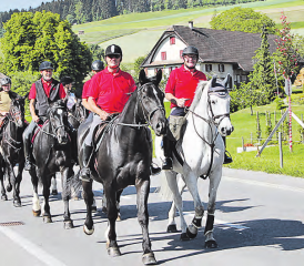 An Auffahrt unterwegs: Die Kleinformation der Reitermusik Gunzwil.