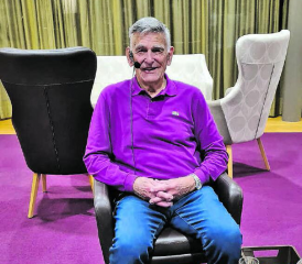 Ein Gast, der beim «Kaminfeuergespräch» in der Residenz Falkenstein vieles zu erzählen wusste: Dr. Jürg Steiner, ehemaliger Belegarzt am Spital Menziken. (Bild. zVg.)