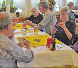 Gute Beteiligung: 32 Jasserinnen und Jasser kämpften im Restaurant Dietiker in Suhr während 48 Spielen um eine gute Gesamtpunktzahl. (Bilder: Wolfgang Rytz)