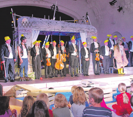 Ein Vergnügen für Klein und Gross: Die Kinderoper «Fell und Feder» mit dem «argovia philharmonic» spielte im Beinwiler Löwensaal vor einem interessierten Publikum (Bilder: hh.)
