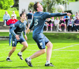 Die Oberentfelder gewinnen das Spiel gegen Elgg-Ettenhausen mit 3:2 und bleiben punktgleich mit Wigoltigen an der Tabellenspitze der NLA. (Bild: zVg.)