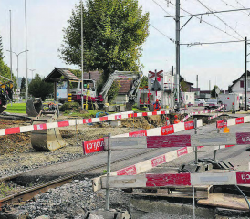 Ab dem 24. Oktober ist die neue Haltestelle «Oberkulm» in Betrieb – die Umgebungsarbeiten, der P+R-Parkplatz und die Instandstellung der Hauptstrasse werden aber noch einige Zeit in Anspruch nehmen. (Bild: rc.)