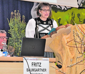 Agierte professionell und zielorientiert: Monika Koch führt durch die Traktanden, Vizepräsident Fritz Baumgartner sitzend. (Bilder aw.)