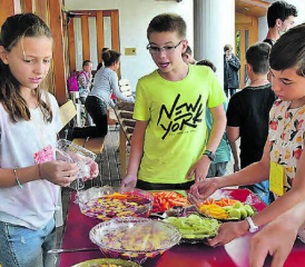 Der Höhepunkt für alle kam zuletzt: Das Koch- und Backteam hat ein leckeres Apéro-Buffet zusammengestellt. (Bilder: st.)