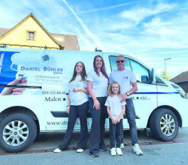 Das kleine Familienunternehmen aus Beinwil am See: Maler und Gipser Daniel Bühler mit seiner Frau und seinen Töchtern. (Bild: zVg.)