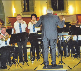 Verschiedene Register präsentierten sich zum Teil: Sie trugen unter der Leitung von Arthur Neukom zum spannenden Programmablauf bei. (Bild: st.)