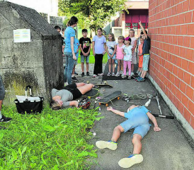 Eine prekäre Situation: Zwei Rollbrettfahrer sind aufeinander geprallt. Was tun? (Bilder: st.)