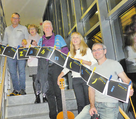 Vorfreude auf «s’zähnti» Programm: Das Kukuk-Team präsentiert das neue Jahresprogramm mit Künstlerinnen und Künstlern aus verschiedenen Sparten. (Bild: moha.)