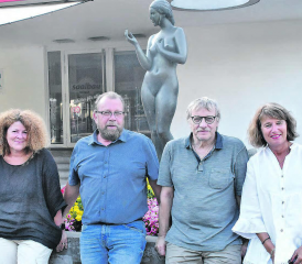 Setzt auf bewährte Werte: Die Betriebskommission des Reinacher Kulturhauses Saalbau mit Daniela Marzohl, Markus Peter, Ruedi Hug und Silvia Reidy präsentiert das neue Programm. (Bild: hg.)