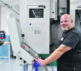 «Wenn ich die zufriedenen Gesichter sehe, weiss ich, dass es sich lohnt.» – Remo Fries von der Fischer Reinach AG engagiert sich seit den Anfängen für die Berufsinfotage.