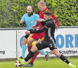 Schwer zu stoppen: SCS-Spieler Manuel Moor (1:0) gegen Astrit Kryeziu. (Bild: Otto Lüscher)