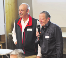 Präsident Jörg Stalder (l.) führte mit viel Ruhe und Kompetenz durch die GV des Gewerbevereins Oberwynental. Rechts Tagespräsident Rolf Merz. (Bilder: Remo Conoci)