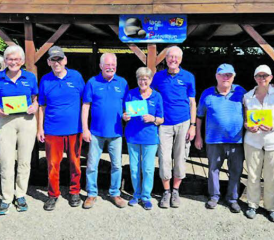 Die strahlenden Sieger in der Tripletten Konkurrenz (v.l.) Heinz Lehner/Frieda Bürli/Ruedi Ursprung (2. Rang),Angelo Crivellari/Esther Baldemair/Herbert Reutimann (Sieger), Hubert Hunziker/Marina Limacher/Claude Jaquet (3. Rang). (Bild: zVg.)