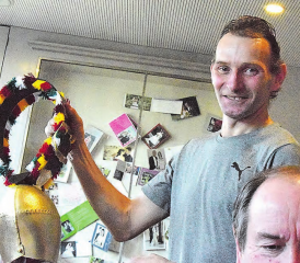 Er läuft pro Jahr einige Wanderschuhe durch: Christian Bärtschi lief sage und schreibe 4286 km für die Wandergruppe Hirschthal. Er isst jeweils auch doppelte Portionen und ist trotzdem gertenschlank! (Bilder: st.)