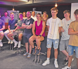 An ihrer Jungbürgerfeier besuchten die Leimbacher und Zetzwiler Jungbürger der Jahrgänge 2003 und 2004 das Regionale Freizeithaus Onderwerch in Reinach. (Bild: hg.)