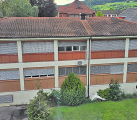 Im Gebäude der ehemaligen Druckerei Urs Zuber AG soll Schulraum entstehen. (Bild: zVg.)