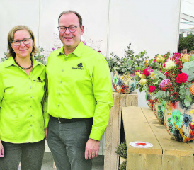 Nahe bei der Kundschaft: Rita und Lukas Steiger voller Vorfreude, hier an ihrem Stand an der Gwärb2023 (Bild: kho)
