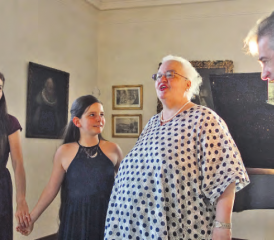 Die Komponistin Ruth Dürrenmatt (Mitte) auf Schloss Heidegg. Im Gruppenbild (v.l.) zusammen mit den Interpretinnen Sibylle und Emma Saskia Bähler sowie dem Pianisten Patrizio Mazzola. (Bild: zVg.)