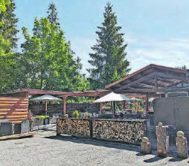 Die warmen Temperaturen und die feinen Gerichte locken die Gäste ins «Bad Schwarzenberg» in Gontenschwil. (Bilder: zVg.)