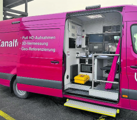 Das neue Kanalfernseh-Fahrzeug verfügt über einen eingebauten Büro-Arbeitsplatz. (Bilder: zVg.)