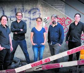An der Rickenbacher Sommer-Serenade zu geniessen: Markus Lauterburg, Severin Barmettler, Judith Müller, Nicola Romanò und Adrian Häusler. (Bild: zVg.)