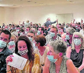 Grossaufmarsch an der Beinwiler Gmeind: 180 Stimmbürgerinnen und Stimmbürger marschierten im Löwensaal auf, wo es im Haupttraktandum um den Verkauf der gemeindeeigenen Elektrizitätsversorgung ging. (Bild: mars.