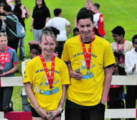 Leony Imboden und Timo Lakner konnten mit besten Laufzeiten das Rennen für sich gewinnen. (Bilder: zVg.)