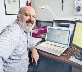 Im Büro von Markus Bucher ist der Agenten-Thriller «Das Pegasus Projekt» entstanden. Aktuell schreibt Markus Bucher am zweiten Buch, das auch in Beromünster spielt. (Bild: Sandro Portmann)