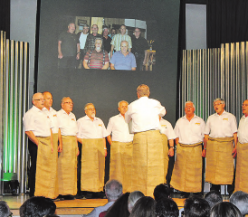Burgerabend mit dem Männerchor: «Wir sind die alten Säcke» bildete den gelungenen Konzertauftakt.