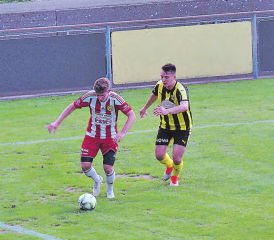 Gunzwil hatte gegen Emmenbrücke das Nachsehen: Die Michelsämter – im Bild Thimo Fleischli (r.) – tauchten 1:0 gegen den Aufsteiger. (Bild: zVg.)