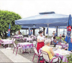 Draussen geniessen! Die «Waldegg» in Menziken lädt mit feiner Küche und grossartiger Aussicht zum Geniessen ein. (Bild: mars.)