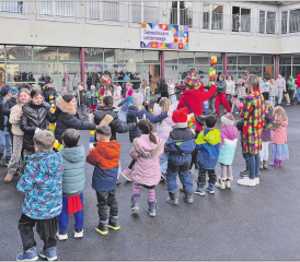 Die Schülerinnen und Schüler feierten gemeinsam ein buntes Fasnachtsfest. (Bild: zVg.)