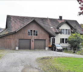 Ein guter Zeitpunkt: Der Gemeinderat beabsichtigt die Liegenschaft Neudorfstrasse 21 in unmittelbarer Nachbarschaft der Schulanlage für den Preis von 700’000 Franken zu erwerben. (Bild: hg.)