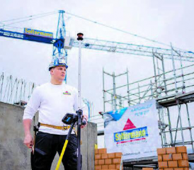 Nick Alpiger mit Robotic-Station. (Bild: zVg.)