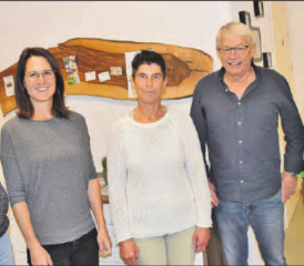 Innovativer Vorstand in seinen Ämtern bestätigt: Raphael Nadler, Marketing und Pressekontakte, Nicole Baumann-Quidort, Aktuarin, Susanne Aellig, Finanzen, Präsident Beat Buchwalder und Loipenchef Bernhard Aeschbach freuen sich auf weitere zwei Jahre intensive Zusammenarbeit (v.l.). (Bild aw.)