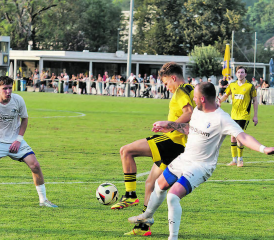 Trotz schöner Kulisse – die Gelbschwarzen vom FC Gränichen blieben im ersten Heimspiel auf der ZehnderMatte ohne Punkte und unterlagen dem FC Wohlen 2. (Bild: Roland Jaus)