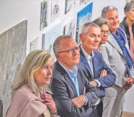 Béatrice Bircher (links) an einer Veranstaltung in Aarau. Neben ihr Stadtpräsident Hans-Peter Hilfiker und alt Regierungsrat Silvio Bircher. (Bild: zVg.)