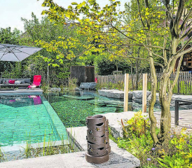 Naturgärten, Pools und Schwimmteiche: Die Perrinjaquet Gartenbau AG und die Seetaler Gartenbau AG heissen neu «Ihre Gartenwelt». (Bild: zVg.)