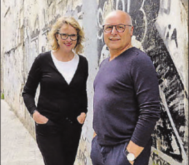 Schreiber vs. Schneider: Das bekannte Kolumnisten-Ehepaar gastiert inTeufenthal. (Bild: zVg.)