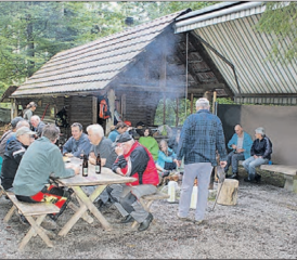 ... dann das Vergnügen: Gemütliches Beisammensein nach getaner Arbeit. (Bilder: zVg.)