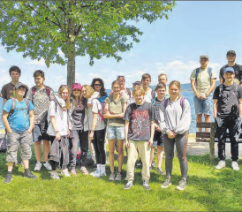 Eine freundschaftliche Gemeinschaft: erstmals führten die reformierten Kirchgemeinden Menziken-Burg und Reinach-Leimbach ihr Konflager gemeinsam durch. (Bild: zVg.)