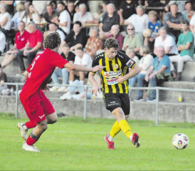 Der FC Gunzwil, hier mit Thimo Fleischli (rechts), wusste den Heimvorteil mit der schönen Kulisse von 300 Zuschauern nicht zu nutzen. (Bild: Otto Lüscher)