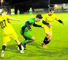 Die Kölliker Nummer 27 trifft in der 27. Minute: Dinis Bagnibov luchst Freund und Feind den Ball ab und sorgt gegen den FC Gontenschwil für klare Verhältnisse auf dem Neumättli. (Bild: Roland Jaus)