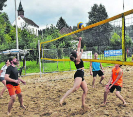 Der spätere Halbfinalist unterlag: «Erik und Kater» verlor mit 11:15 ein Gruppenspiel gegen das Team «Rogle». (Bild: aw.)
