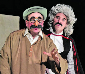 Eine Hommage der besonderen Art: Gilbert & Oleg kämpften in der Teufenthaler Mehrzweckhalle Seite an Seite mit Robin Hood. (Bilder: hg.)